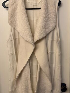 Cato Woment's Cream Faux Fur sleeveless Cardigan XL